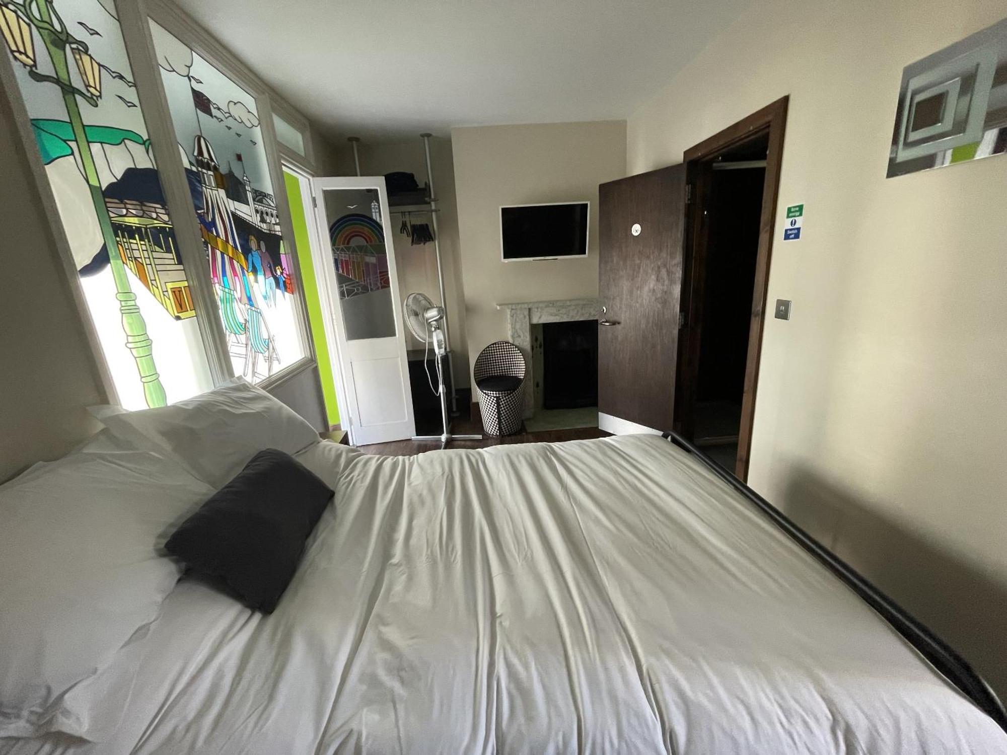 ホテル ゲスト アンド ザ シティ ブライトン 部屋 写真